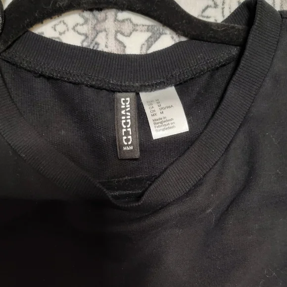 H&M Black New York Graphic Crewneck Sweater - Picture 2 of 2